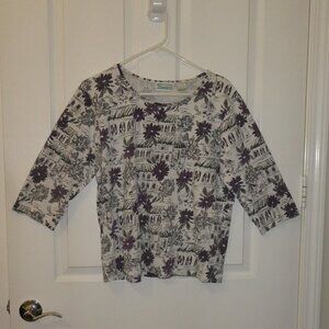 Shenanigans Women’s Purple Flowers Short Sleeve Top Size Large